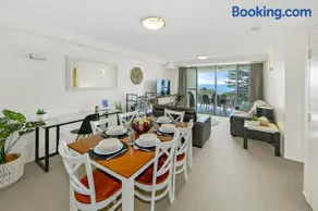 Luxury Beachfront Apartment with Spectacular Views - Image 5