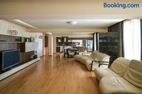 Super BIG 4 bedrooms flat with parking - TOP CENTER - Image 5