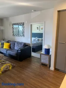 The Luxurious Doses of Roses 2 br suite next to Angels Stadium 6 mins from Disney - Image 5