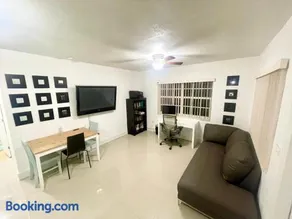 Charming, Cozy Near Trending Restaurant, Bars, Nightlife, & Museums - Image 5