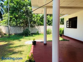Holiday Bungalow In Devinuwara - Image 3