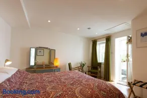 Bellas Mouse - Penryn Apartment - Image 4