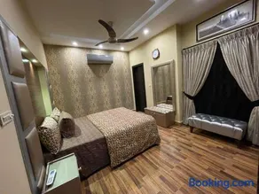 ALI Luxury & Executive Villas & Suites Near Eiffel Tower - Bahria Town - For families , married peop - Image 5