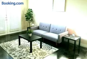 Roomy Downtown Abode - Image 5
