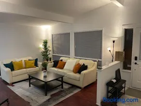 Beautiful and cozy private bedroom [lock] in Scarborough Toronto - Image 5