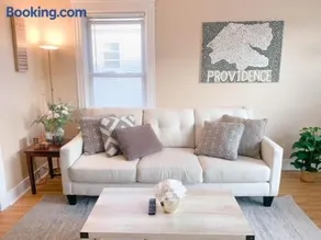 Cozy & Sunny 3 Bed 1 Bath near Providence! - Image 5