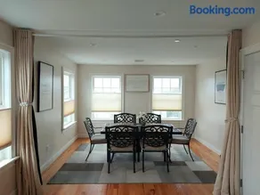 Hotel-Inspired Modern Retreat - up to 30% Off - Image 5