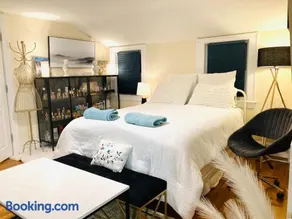 Luxurious Master Bedroom w/ 4K 65” TV, Netflix, Desk for Work & Makeup - Image 5