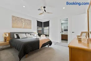 If your'e looking for a relaxing holiday close to the beach - Image 3