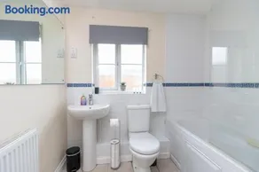 OPP Apartments BR - Contractors Exeter City, M5 link, Sowton, Free Parking&Wifi - Image 5