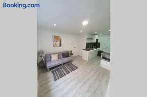 Entire Apartment! 2 double beds, sleeps upto 4 - Image 5