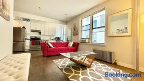 Beautiful Room in Newly Renovated Apt - Image 5
