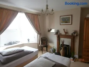 Riverside House - Image 4