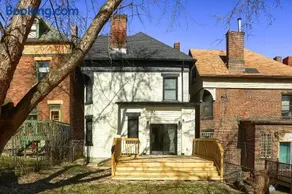 Chic retreat in central Pittsburgh w/ 2 masters - Image 4