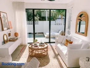 Sea Breeze on Oceanic, Luxury Beach Holiday Home - Image 5