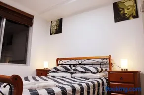 Executively Styled 2 Bed, 2 Bath, Perfect Location - Image 5