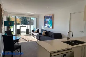 Luxe 1BR Executive Apartment Yarralumla Views Wine WiFi Netflix Secure Parking Canberra - Image 5