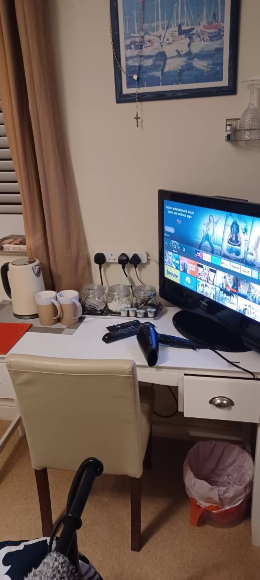Aylesbury Lovely Double And Single Bedroom With Guest Only Bathroom - Aylesbury