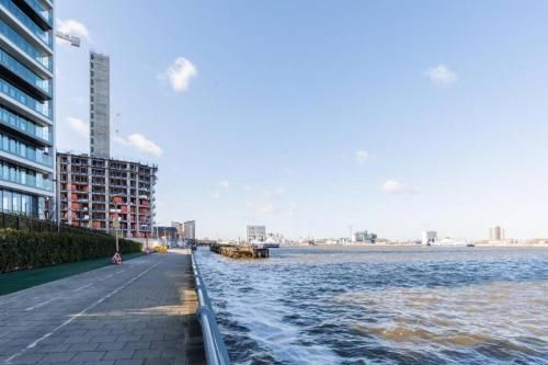 Riverside Penthouse | 2BR | 2BA ensuite | 6Guest