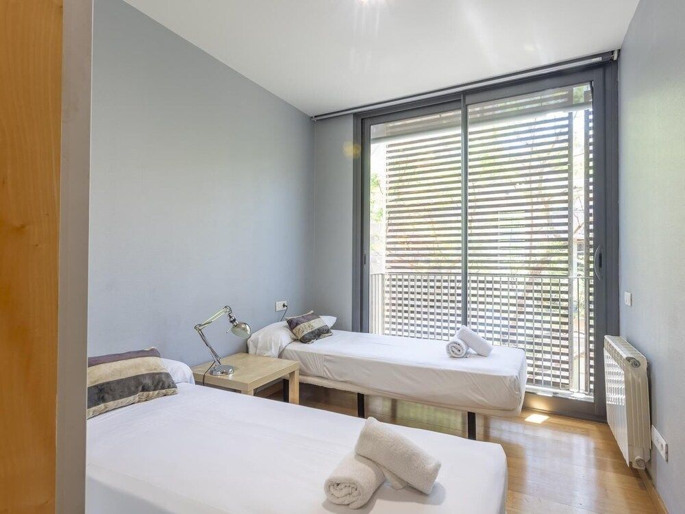 Penthouse in Gràcia 2 rooms 6 pax Pool and Terrace- free WiFi