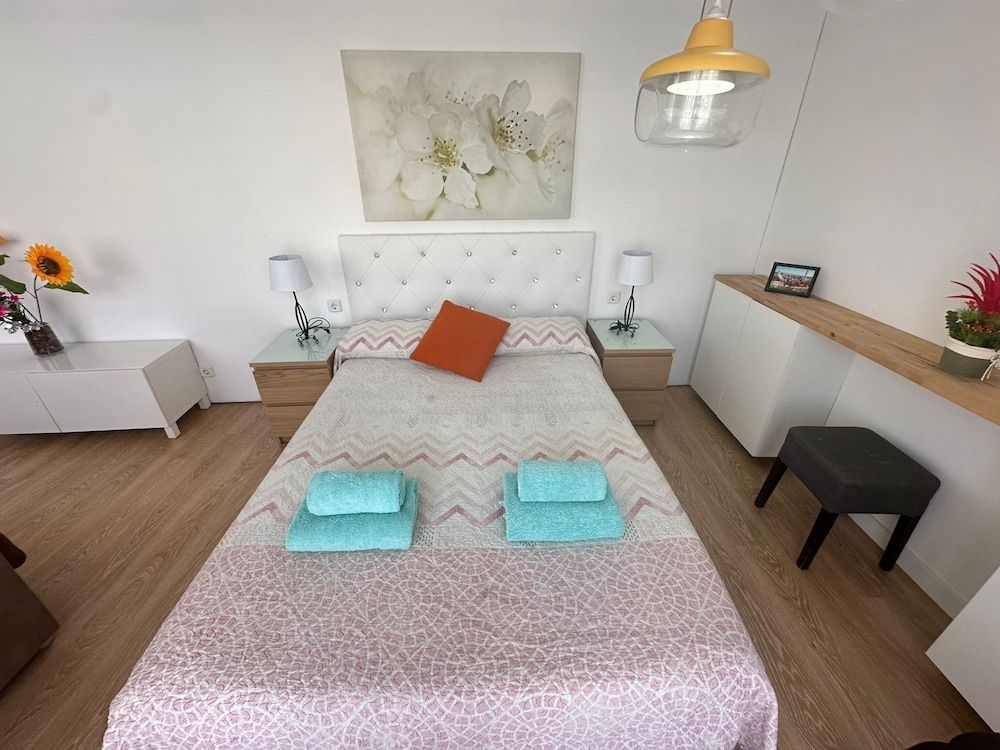 Spacious double room with balcony photo 9