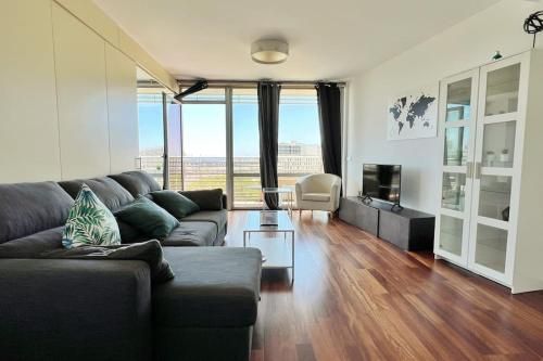 Ral48 – Two-Bedroom Apartment with Partial Ocean View