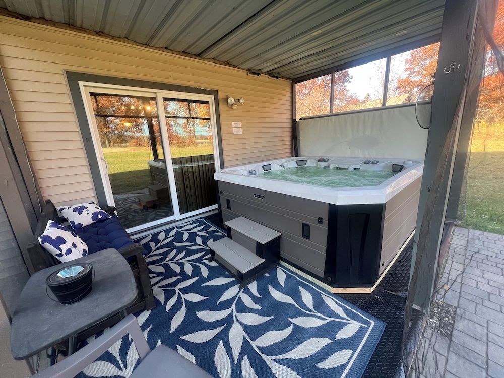 City country, small Lake view, hot tub, game room fire place & lots of extras!