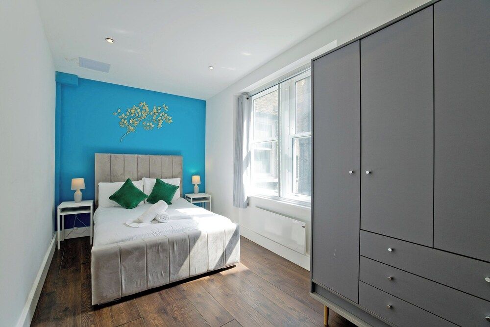 Imperial Middlesex Street Apartments photo 2