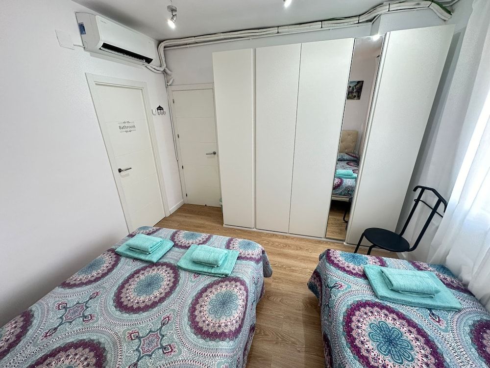 Spacious double room with balcony photo 8