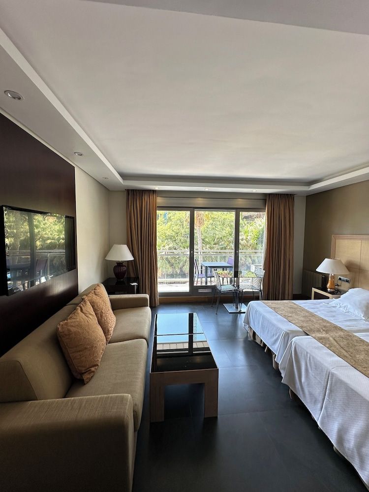 ArtPlatinum SUITES&APARTMENTS