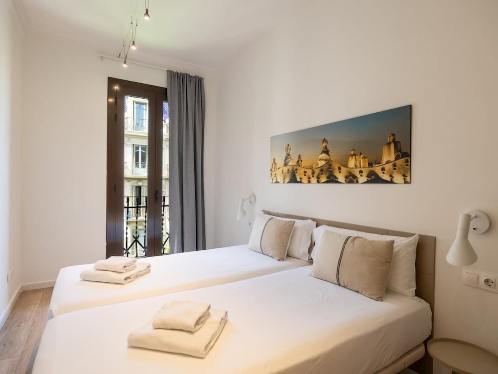 SUPERIOR 4 BEDROOM APARTMENT