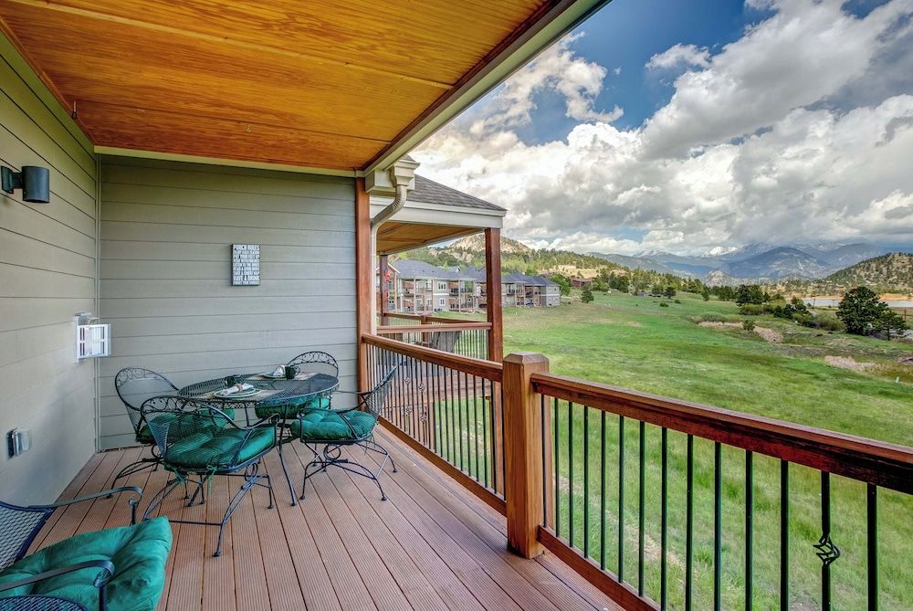 3 miles to RMNP-mountain and lake views right from deck- peaceful area of Estes