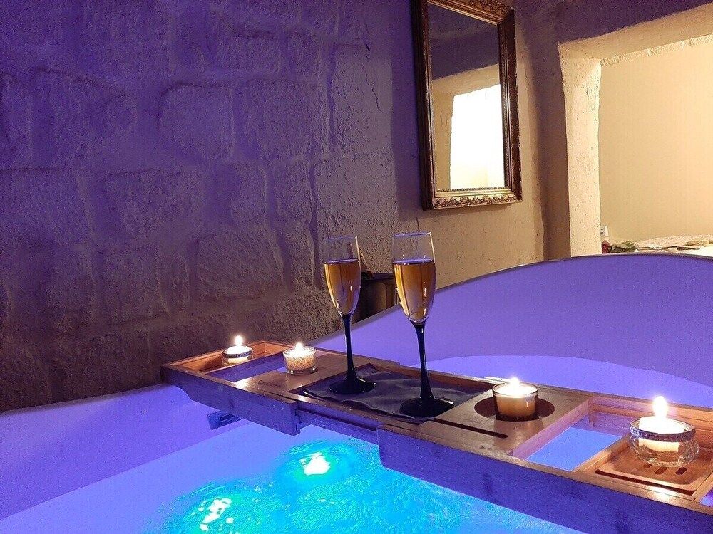 Guernica Apartment Paris Montmartre/Jacuzzi